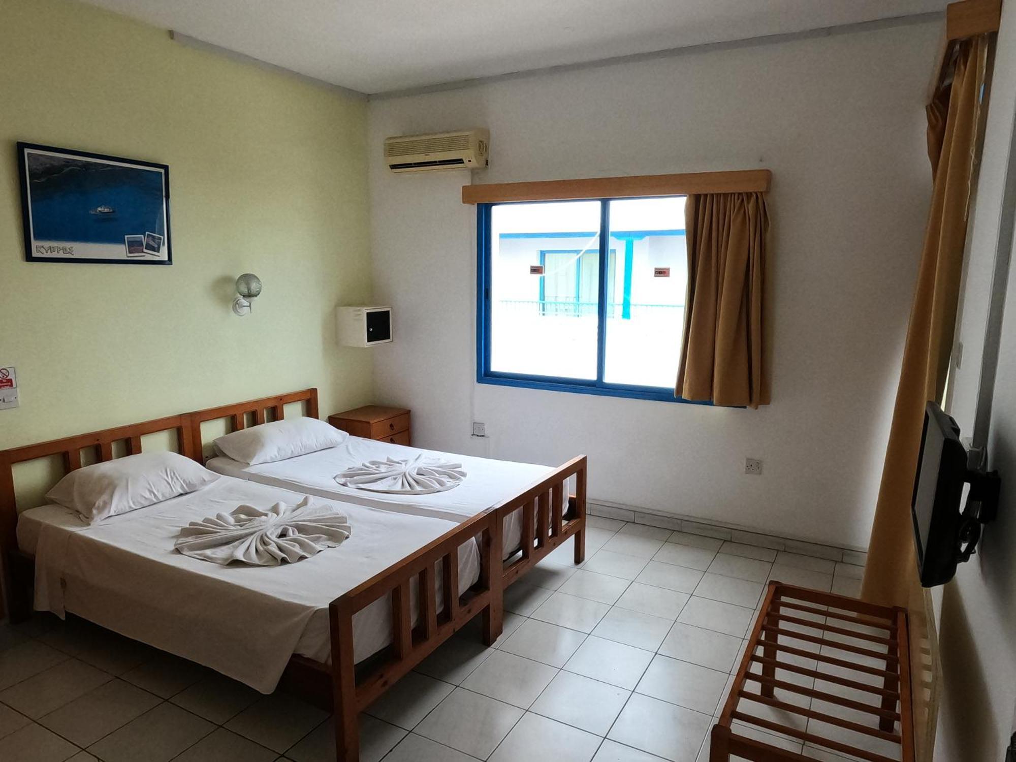 Island Budget Apartments Пафос Экстерьер фото