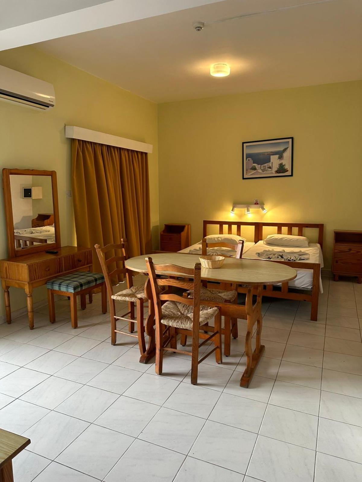 Island Budget Apartments Пафос Экстерьер фото
